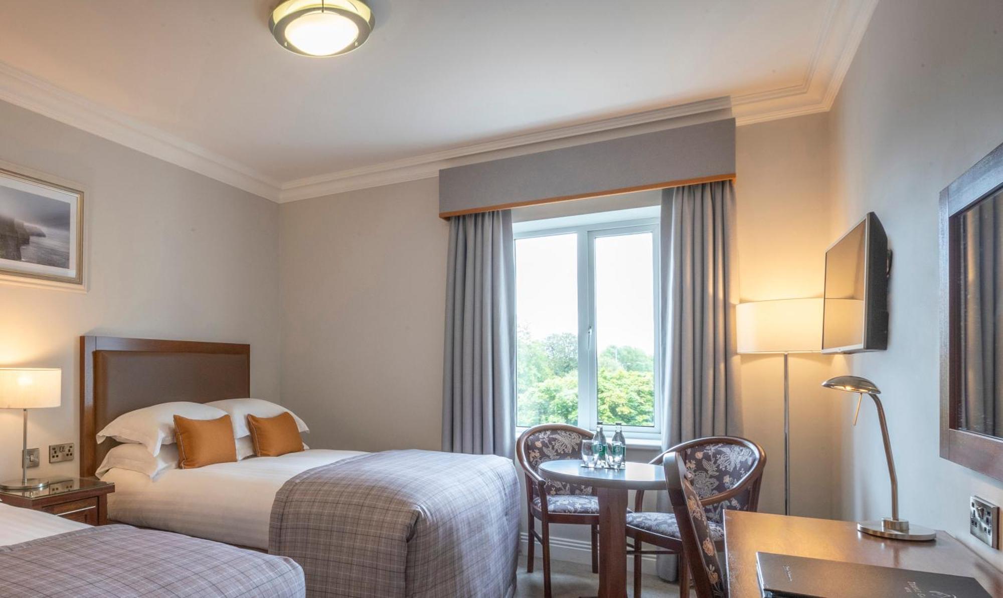 Temple Gate Hotel 에니스 외부 사진